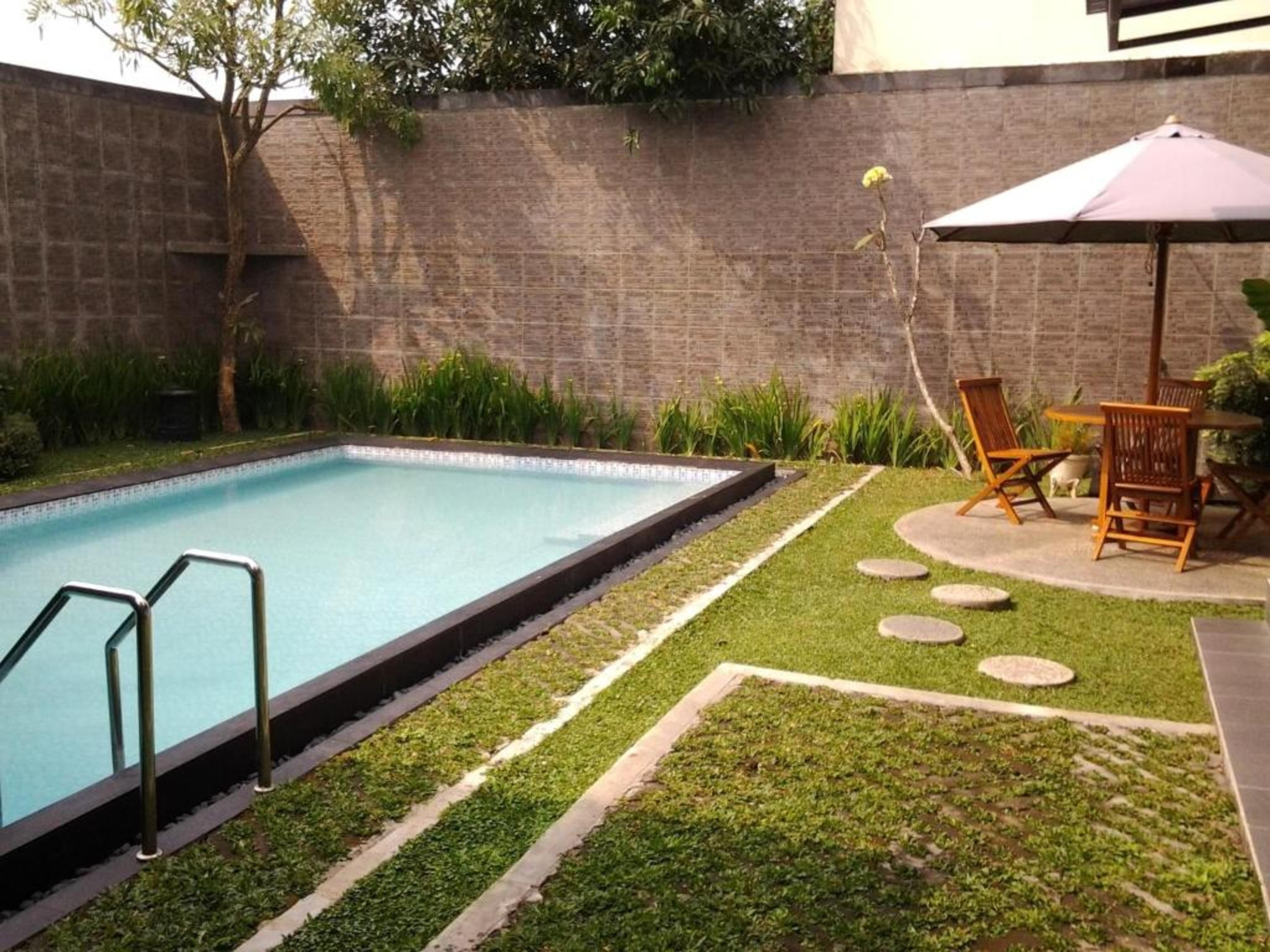 Rumah Anda Guest House By Zuzu Bandung Bagian luar foto